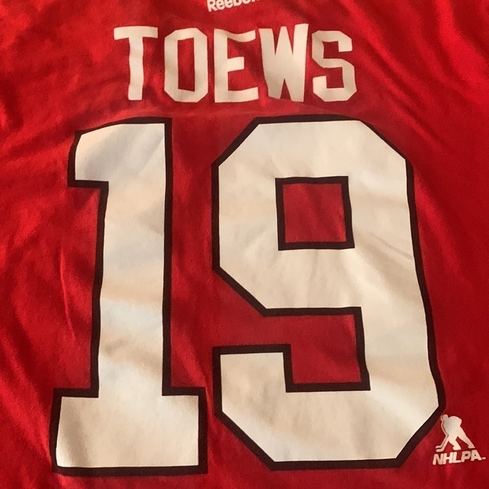 CHICAGO Blackhawks Jonathan Toews TShirt - Picture 3 of 8